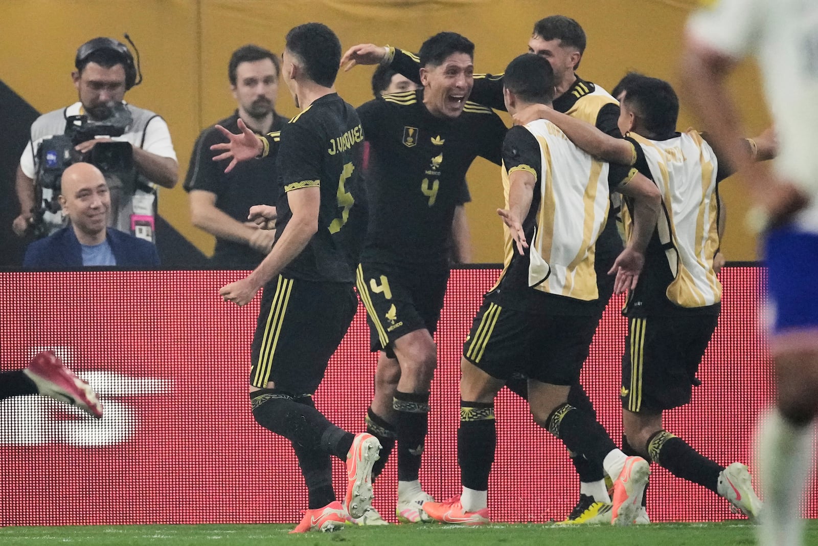 Mexico midfielder Edson Álvarez (4) celebrates with teammates after scoring in the second half of the CONCACAF Gold Cup final soccer match against the United States in Houston, Sunday, July 6, 2025. (AP Photo/David J. Phillip)
