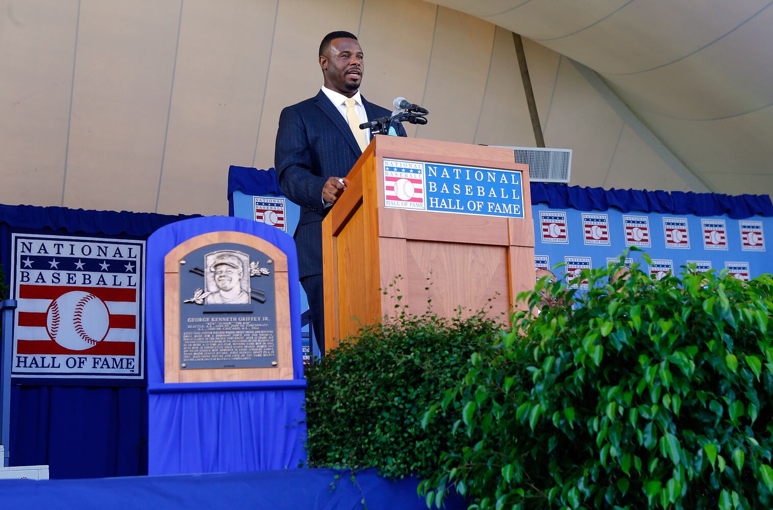 Ken Griffey Jr. inducted into Baseball Hall of Fame