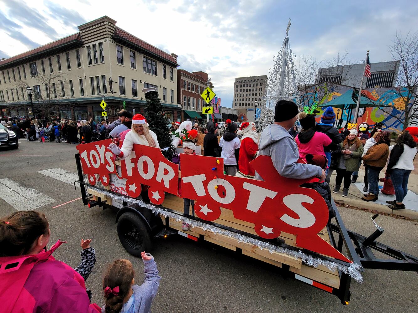 112721 Middletown Santa parade