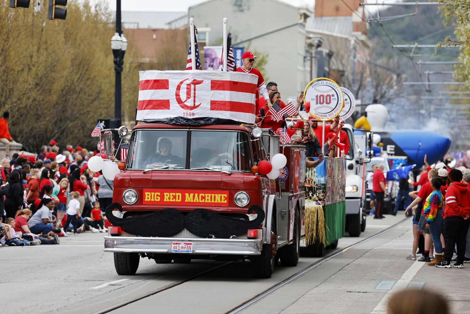 041222 Reds parade