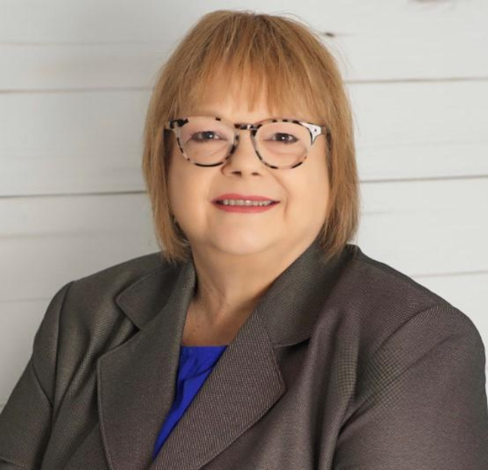Karin Maney is resigning as executive director of the Community Building Institute.