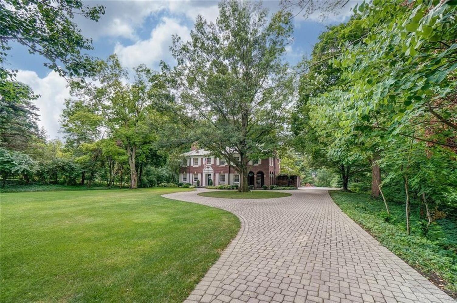 PHOTOS: Georgian Colonial in Oakwood listed for $769K