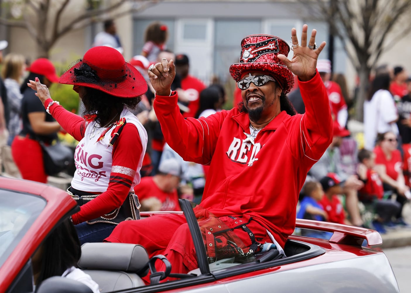 041222 Reds parade
