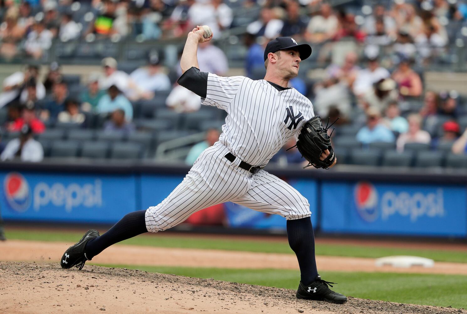 Reds fall to Yankees