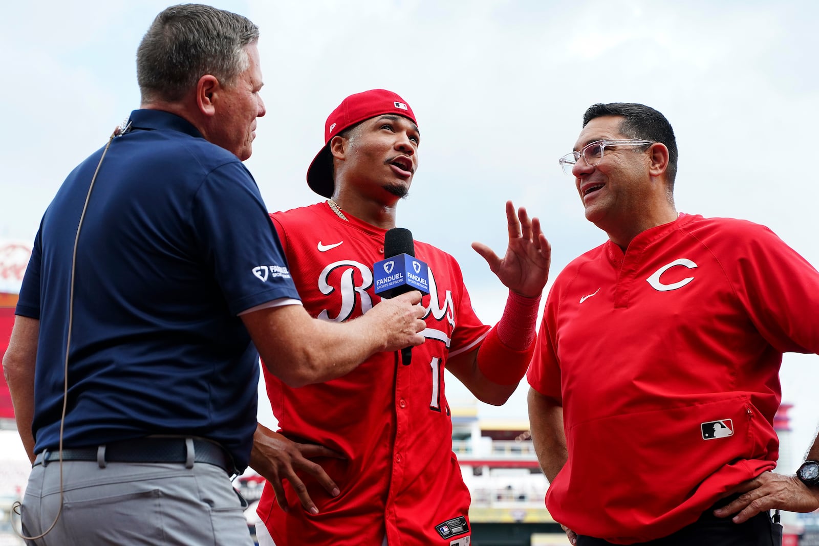Cincinnati Reds' Noelvi Marte, center, is interviewed following a baseball game against the Pittsburgh Pirates, Thursday, Sept. 25, 2025, in Cincinnati. (AP Photo/Jeff Dean)