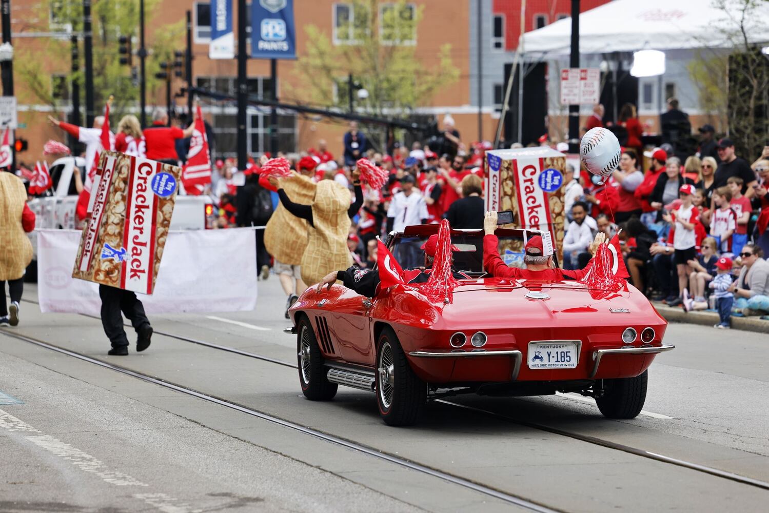 041222 Reds parade