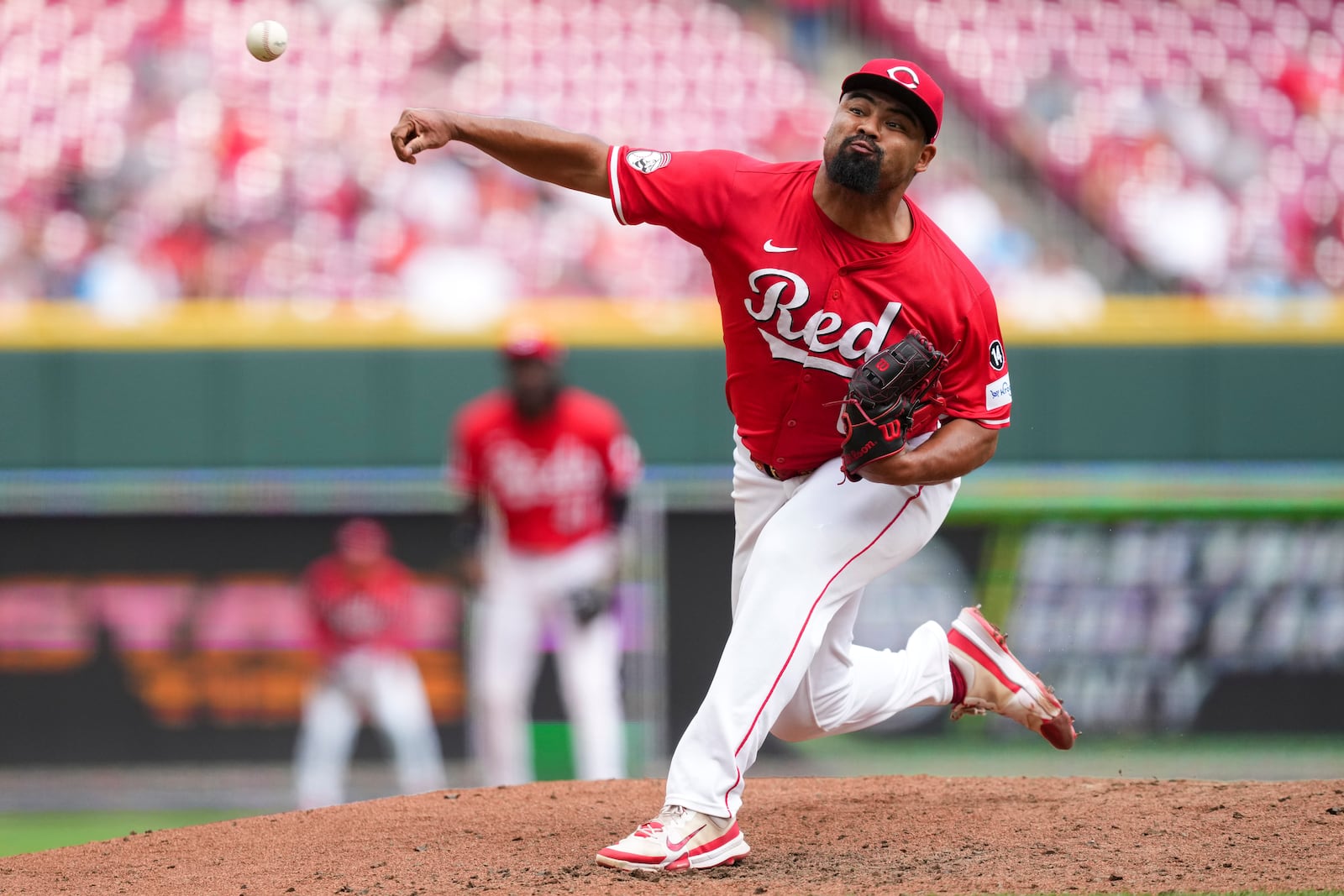 Cincinnati Reds pitcher Tony Santillan throws during the eighth inning of a baseball game against the Pittsburgh Pirates, Thursday, Sept. 25, 2025, in Cincinnati. (AP Photo/Jeff Dean)