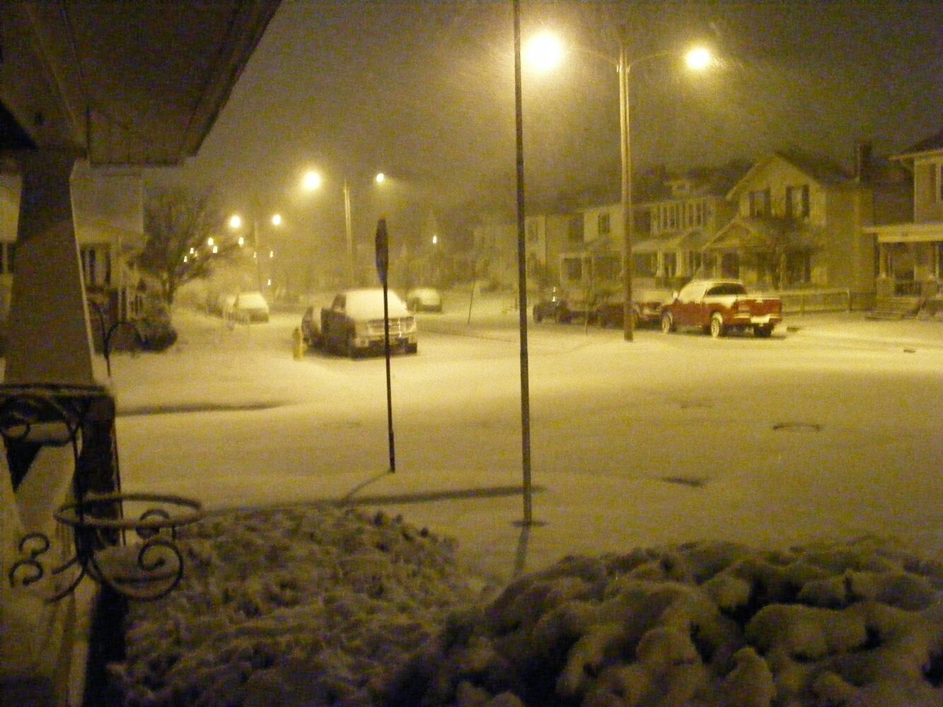 Snowstorm hits area on first day of spring