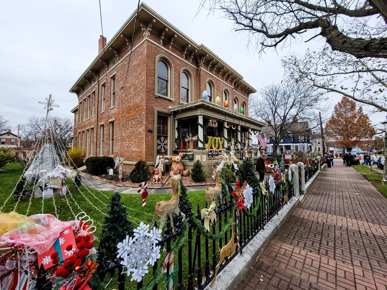 120521 German Village Christmas Walk