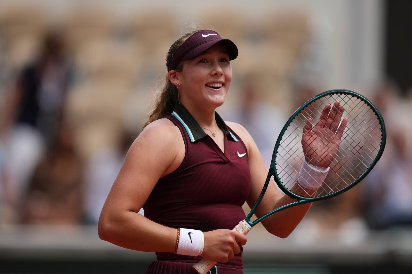 Russia's Mirra Andreeva celebrates as she won the fourth round match of the French Tennis Open against Australia's Daria Kasatkina at the Roland-Garros stadium in Paris, Monday, June 2, 2025. (AP Photo/Christophe Ena)