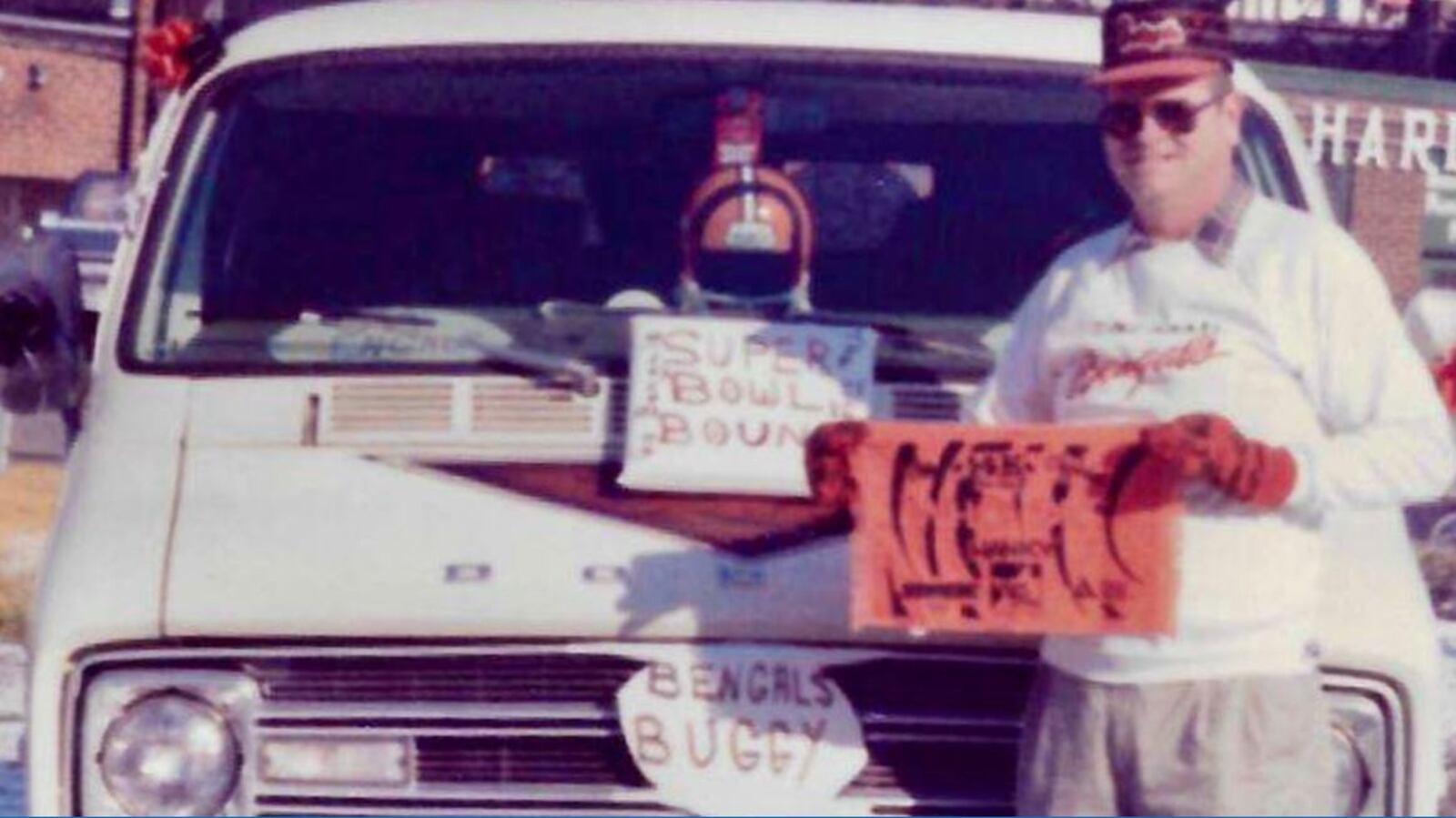 Bob Craft and the Bengals Buggy outside his gas station on Hamilton-Cleves Road in 1982 SUBMITTED
