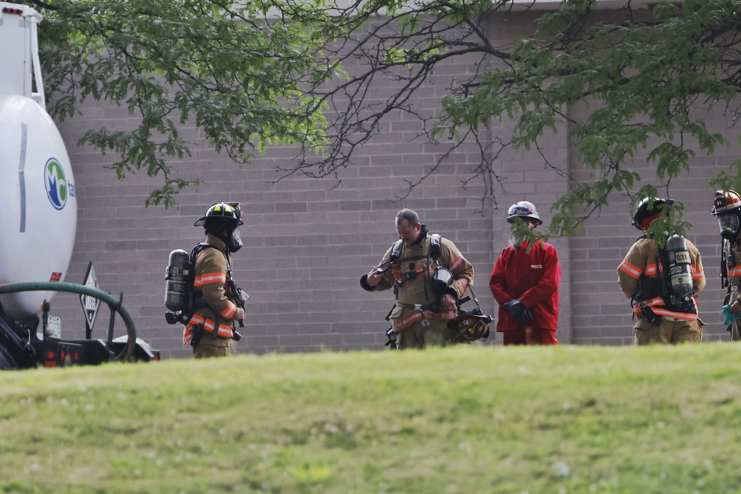 Crews work to clean chemical spill on OH-4 in Fairfield