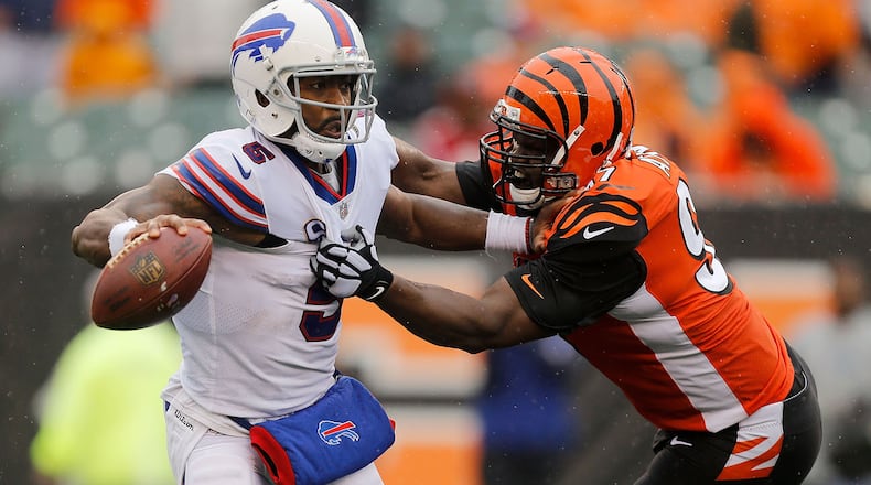 CINCINNATI, OH - OCTOBER 8: Geno Atkins #97 of the Cincinnati Bengals attempts to tackle Tyrod Taylor #5 of the Buffalo Bills during the third quarter at Paul Brown Stadium on October 8, 2017 in Cincinnati, Ohio. (Photo by Michael Reaves/Getty Images)