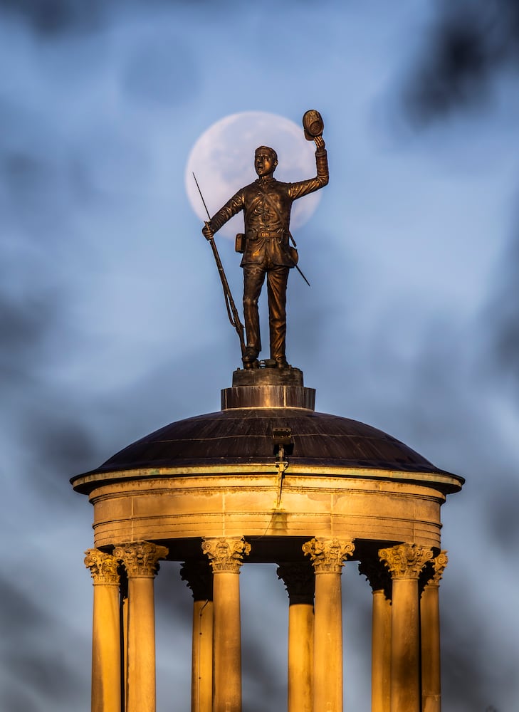 LOCAL FOCUS JN 110625 Beaver Moon