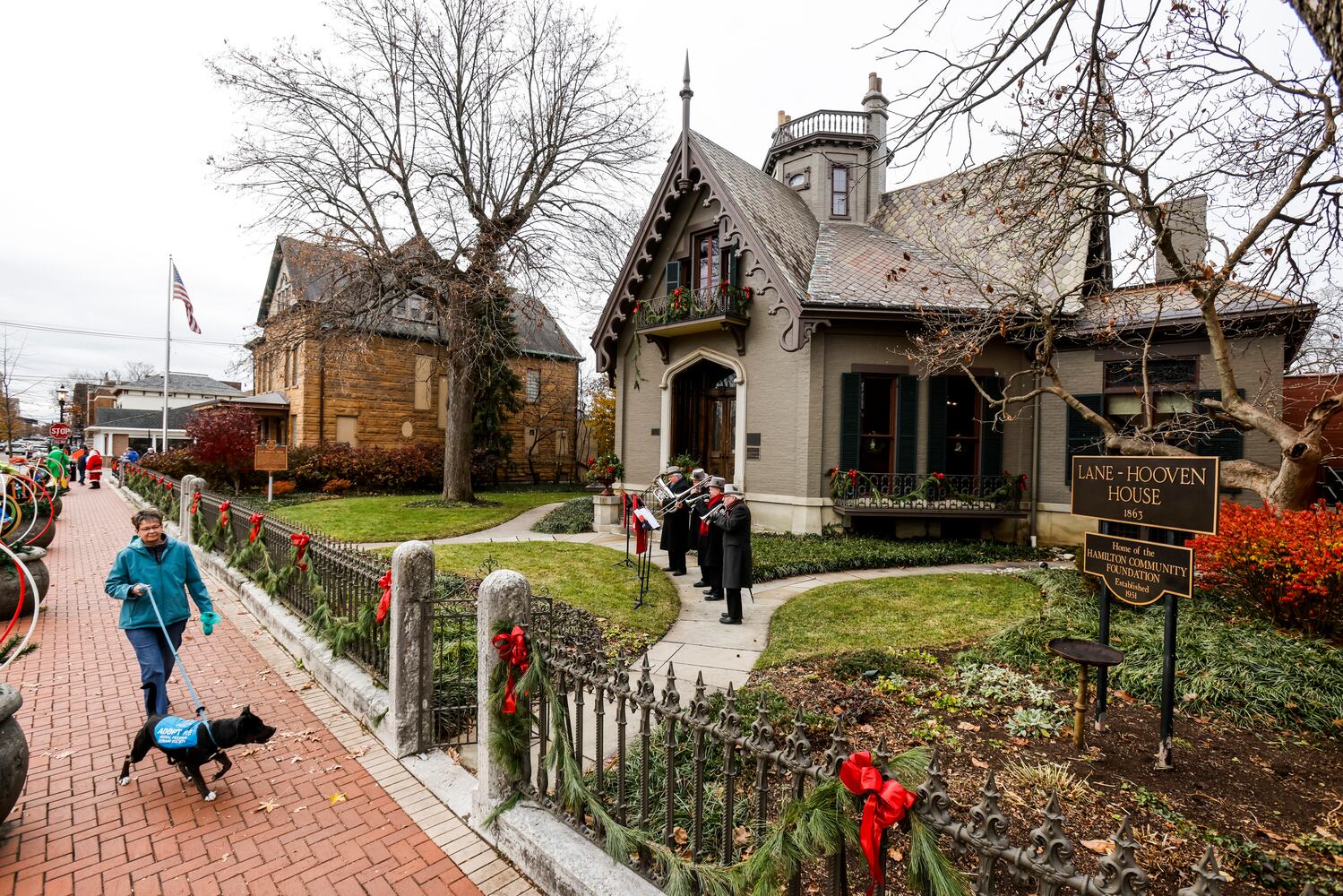 120521 German Village Christmas Walk