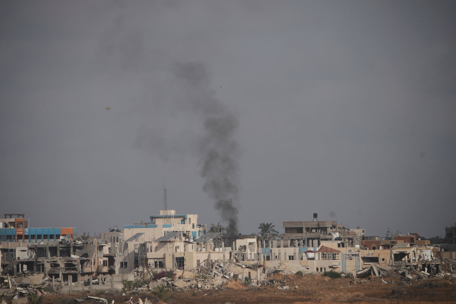 Smoke rises following an Israeli army bombardment in Khan Younis, Gaza, as seen from southern Israel, Monday, May 19, 2025. (AP Photo/Ohad Zwigenberg)