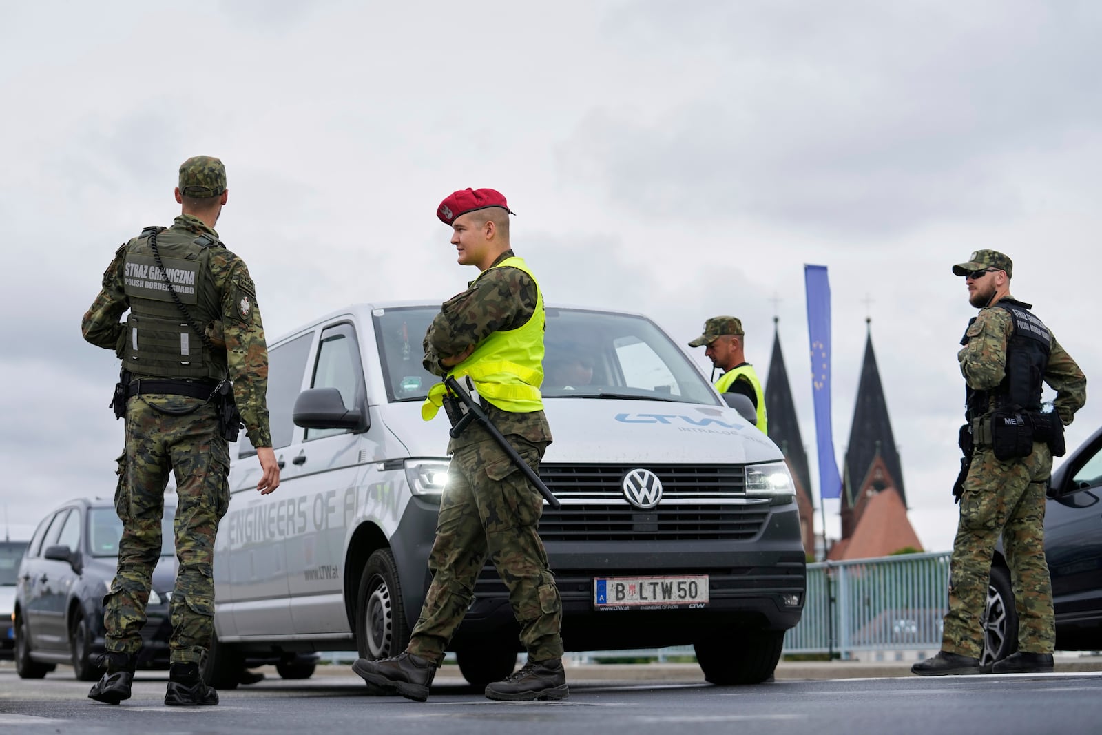 Polish border police check vehicles at a checkpoint bordering Germany, in Slubice, Poland, Monday, July 7, 2025. (AP Photo/Ebrahim Noroozi)