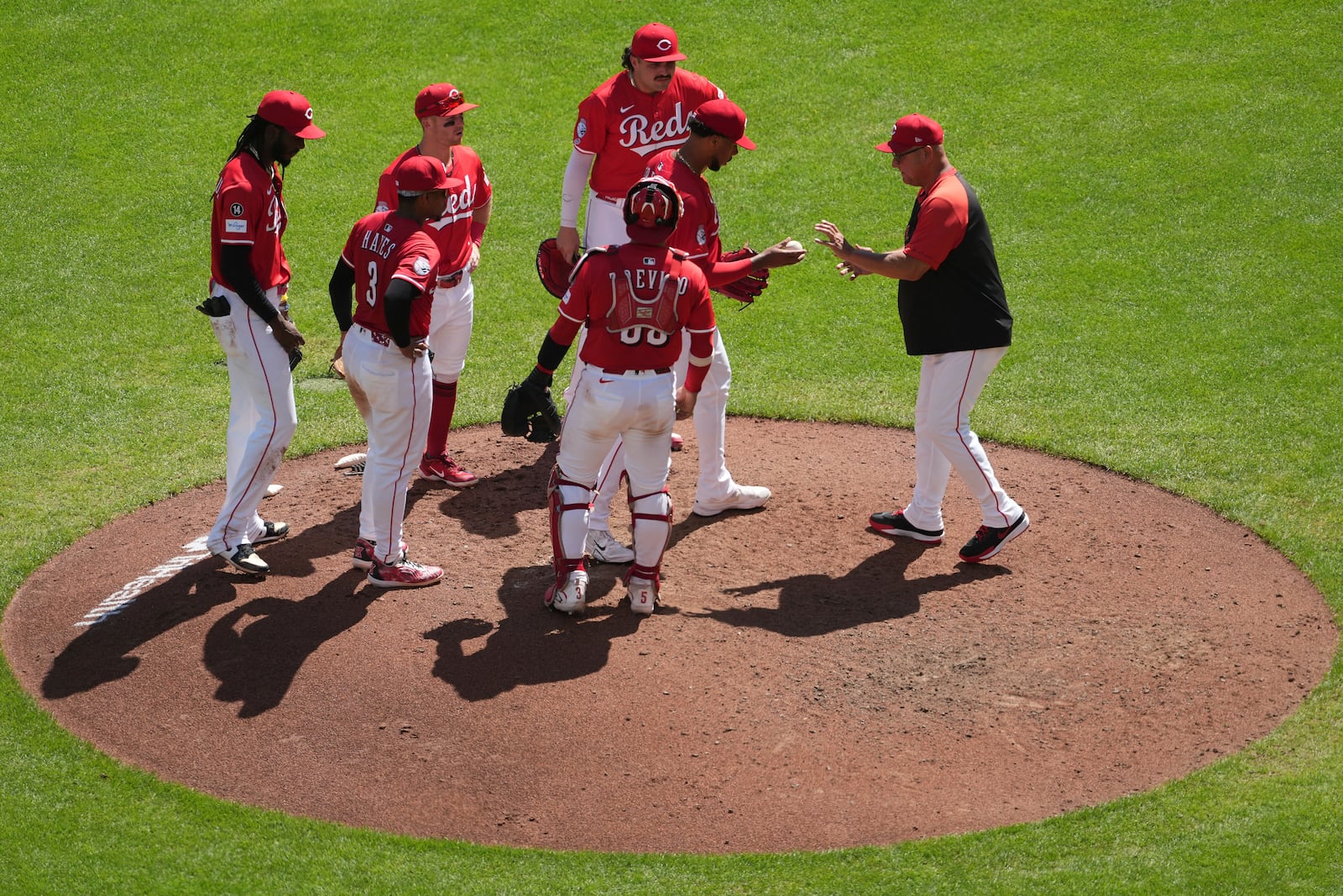 Cincinnati Reds' manager Terry Francona, right, pulls Hunter Greene, center, in the seventh inning of a baseball game against the Toronto Blue Jays, Monday, Sept. 1, 2025, in Cincinnati. (AP Photo/Kareem Elgazzar)