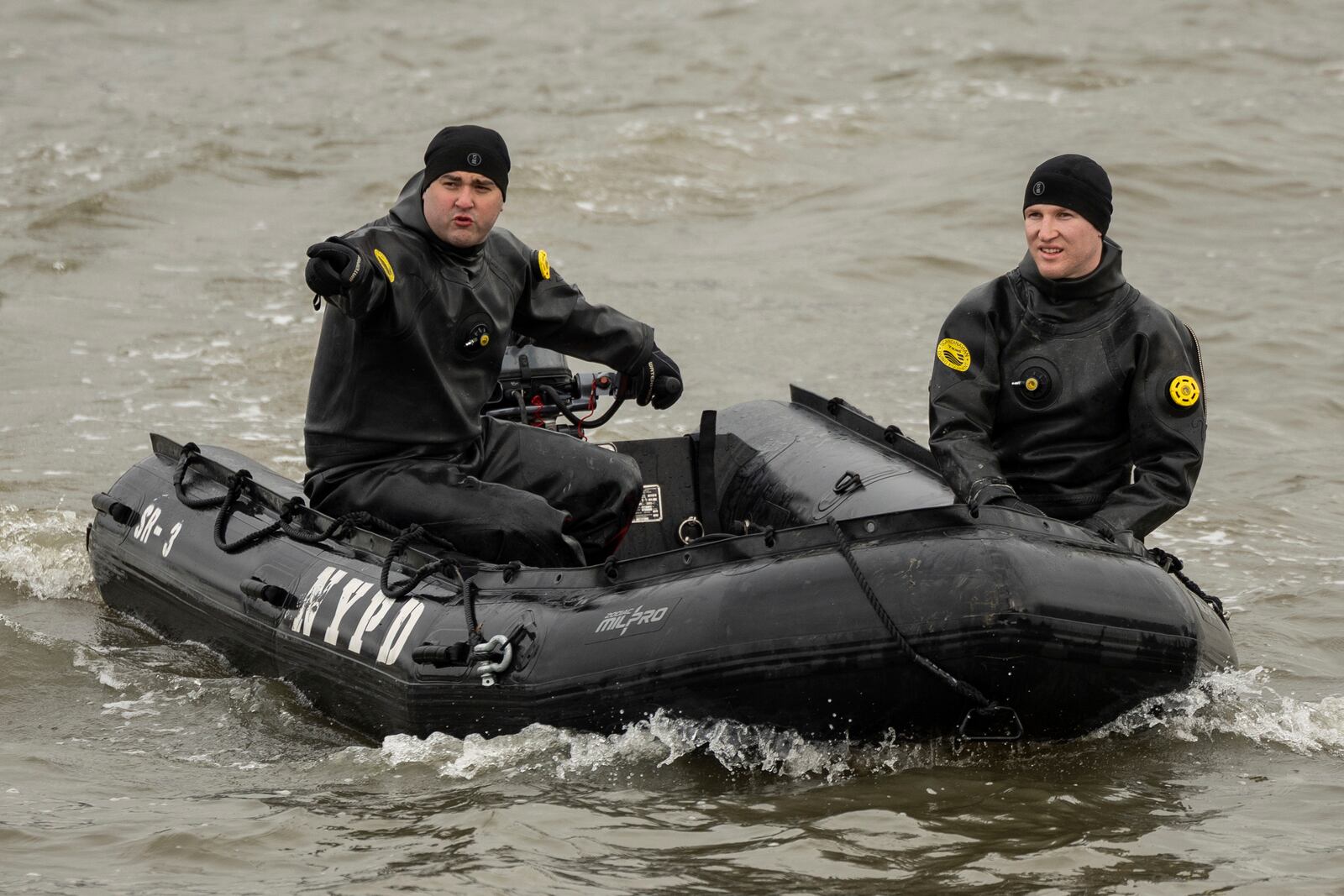 A New York Police Department scuba team looks for debris, Friday, April 11, 2025, where a sightseeing helicopter crashed a day earlier into the Hudson River in Jersey City, N.J. (AP Photo/Yuki Iwamura)