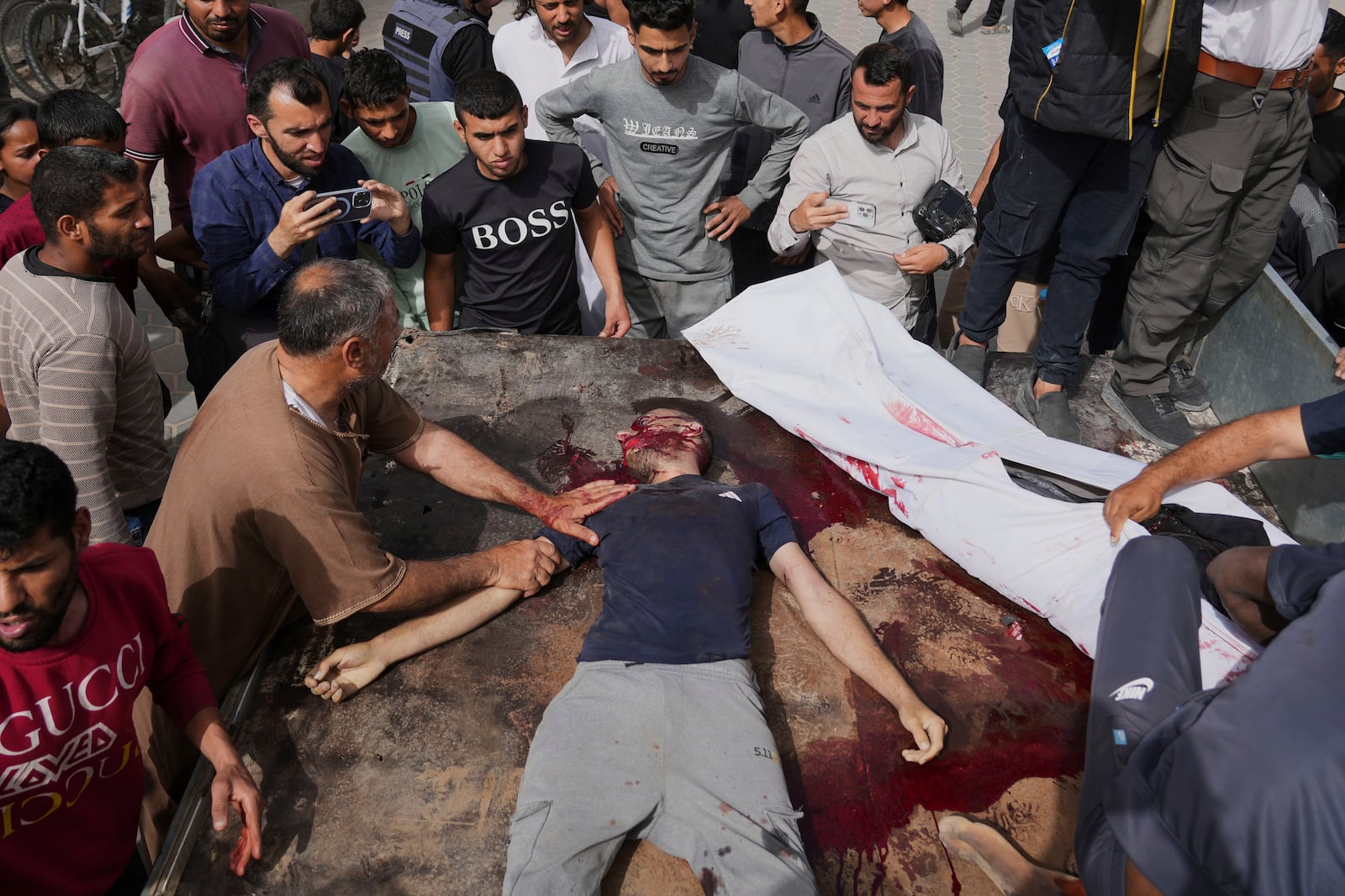 EDS NOTE: GRAPHIC CONTENT - Palestinians killed in an Israeli airstrike on central Gaza Strip are brought to Al-Aqsa Hospital in Deir al-Balah, on Saturday, May 17, 2025. (AP Photo/Abdel Kareem Hana)