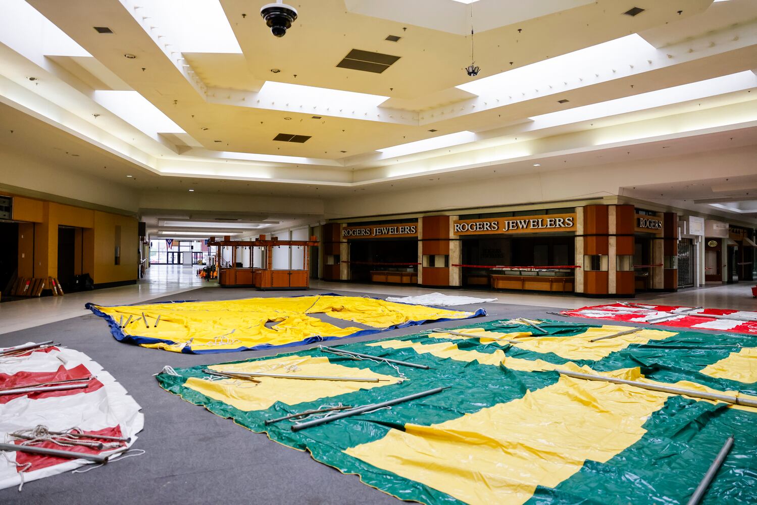 041125 Towne Mall Auction