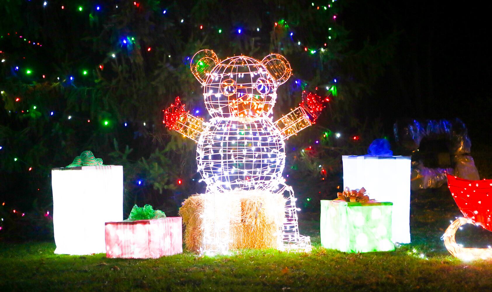 111920 Journey Borealis at Pyramid Hill drive-thru holiday light display
