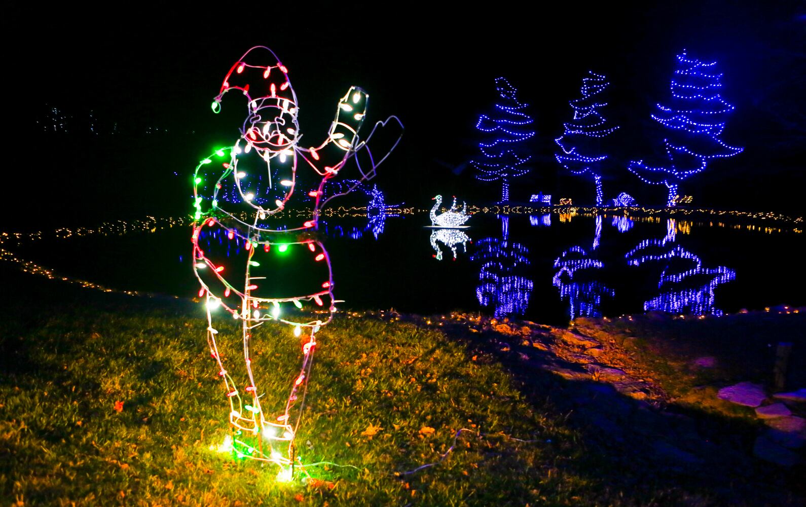 111920 Journey Borealis at Pyramid Hill drive-thru holiday light display