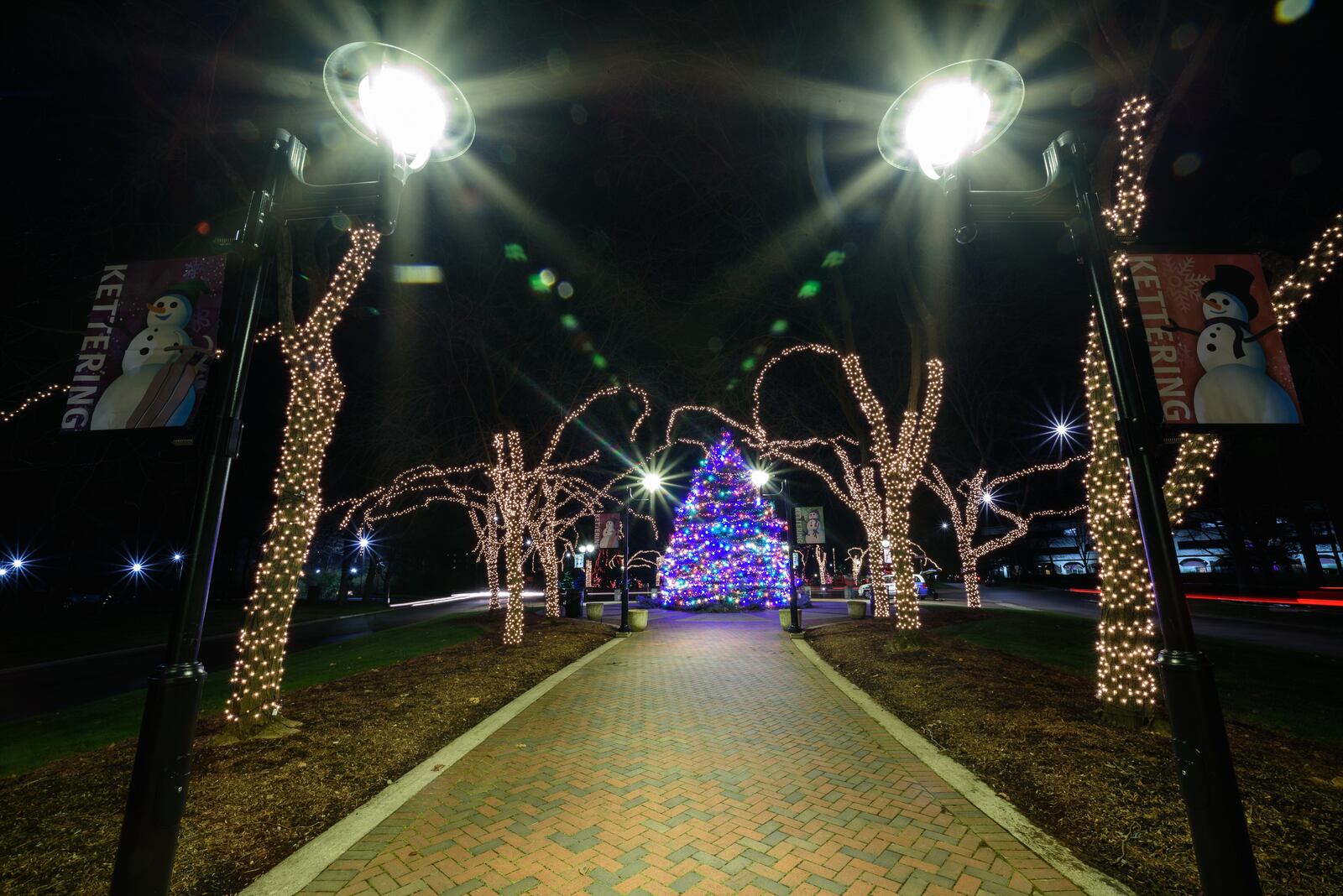 Kettering Mayor Don Patterson's Christmas tree lighting at Lincoln Park Civic Commons. TOM GILLIAM/CONTRIBUTING PHOTOGRAPHER