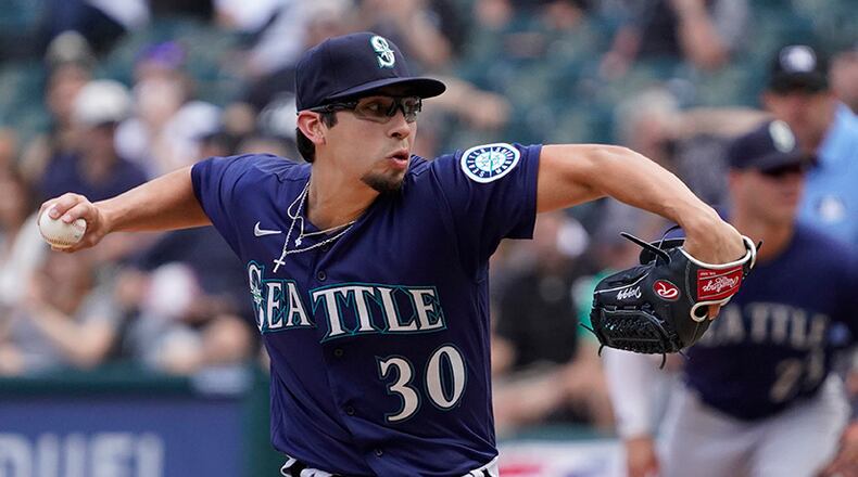 Seattle Mariners starting pitcher Robert Dugger throws the ball against the Chicago White Sox during the first inning in the second baseball game of a doubleheader, Sunday, June, 27, 2021, in Chicago. (AP Photo/David Banks)