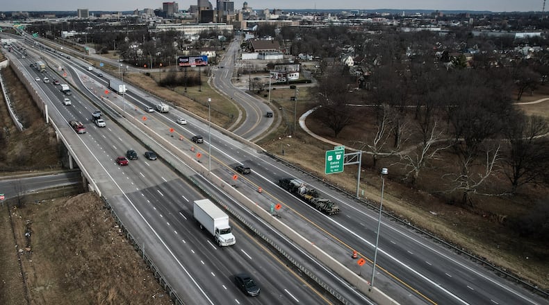 The average price of gas in the U.S. continued to rise slightly again this week for the fifth consecutive week and gas analysts predict more substantial increases to come in the next three to five weeks. JIM NOELKER/STAFF