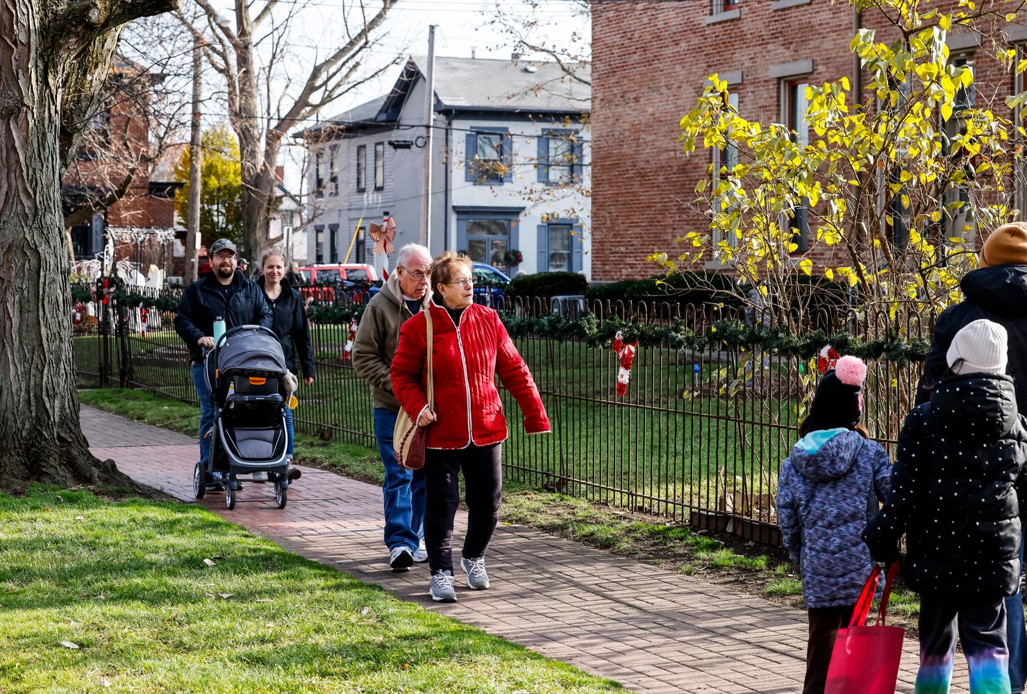 120521 German Village Christmas Walk