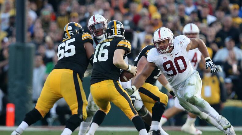 PASADENA, CA - JANUARY 01: Solomon Thomas #90 of the Stanford Cardinal runs after C.J. Beathard #16 of the Iowa Hawkeyes in the second half of the 102nd Rose Bowl Game on January 1, 2016 at the Rose Bowl in Pasadena, California. (Photo by Stephen Dunn/Getty Images)