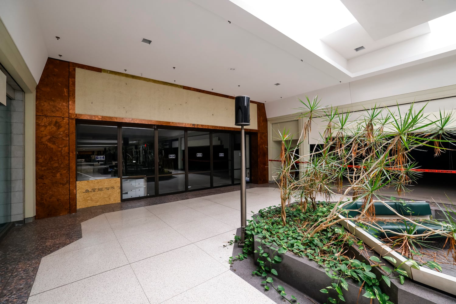 041125 Towne Mall Auction