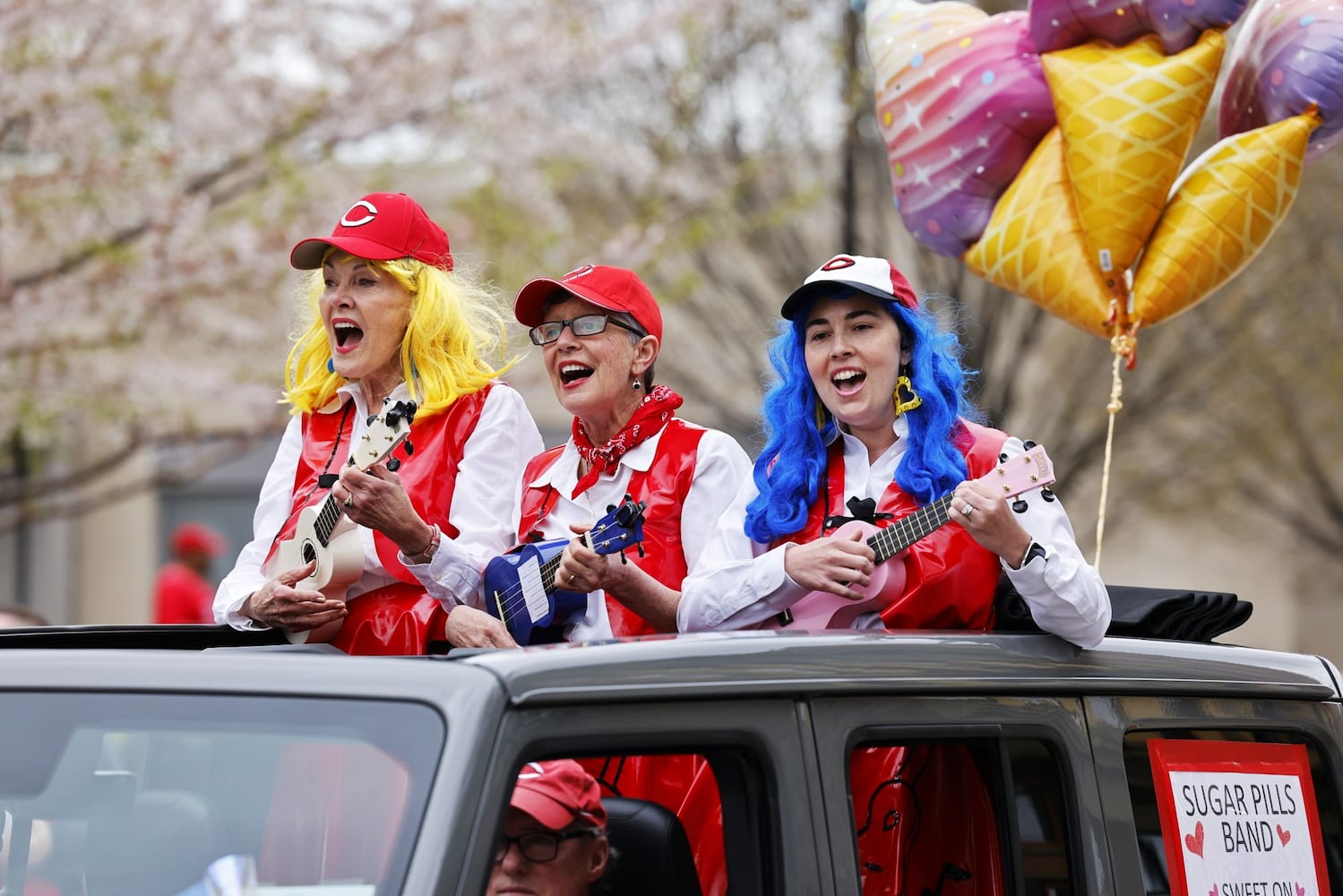 041222 Reds parade