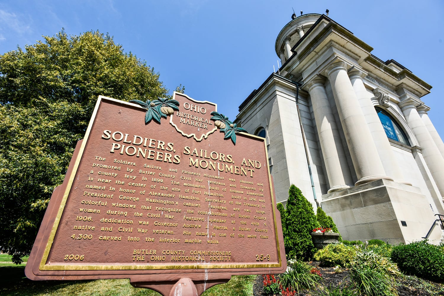 Soldiers, Sailors and Pioneers Monument in Hamilton