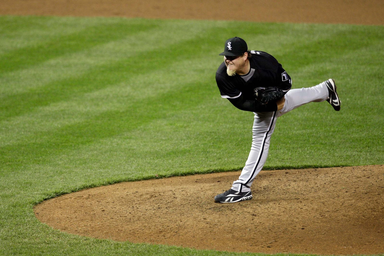 FILE - Chicago White Sox relief pitcher Bobby Jenks throws to a Baltimore Orioles batter during a baseball game, April 23, 2009, in Baltimore. (AP Photo/Rob Carr, File)