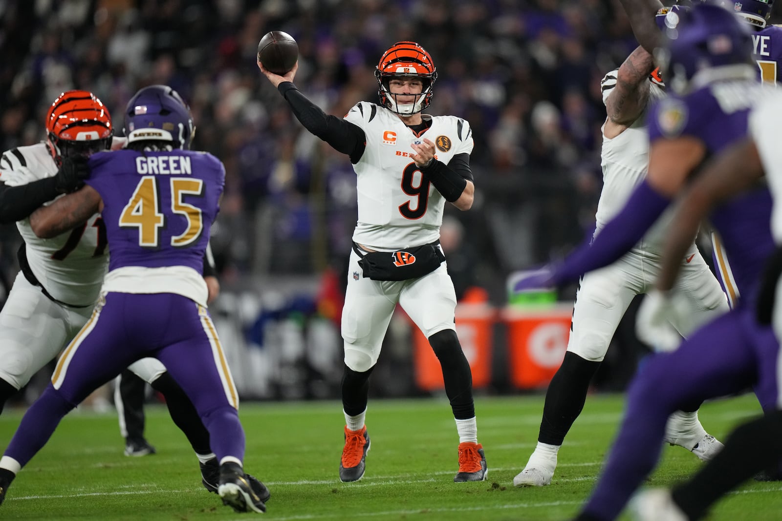 Cincinnati Bengals quarterback Joe Burrow (9) throws a pass during the first half of an NFL football game against the Baltimore Ravens, Thursday, Nov. 27, 2025, in Baltimore. (AP Photo/Stephanie Scarbrough)