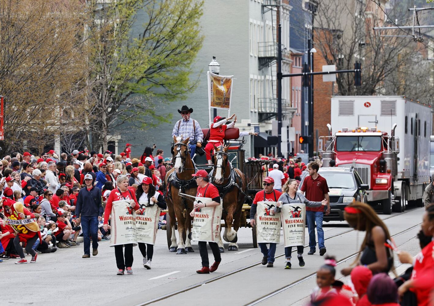041222 Reds parade