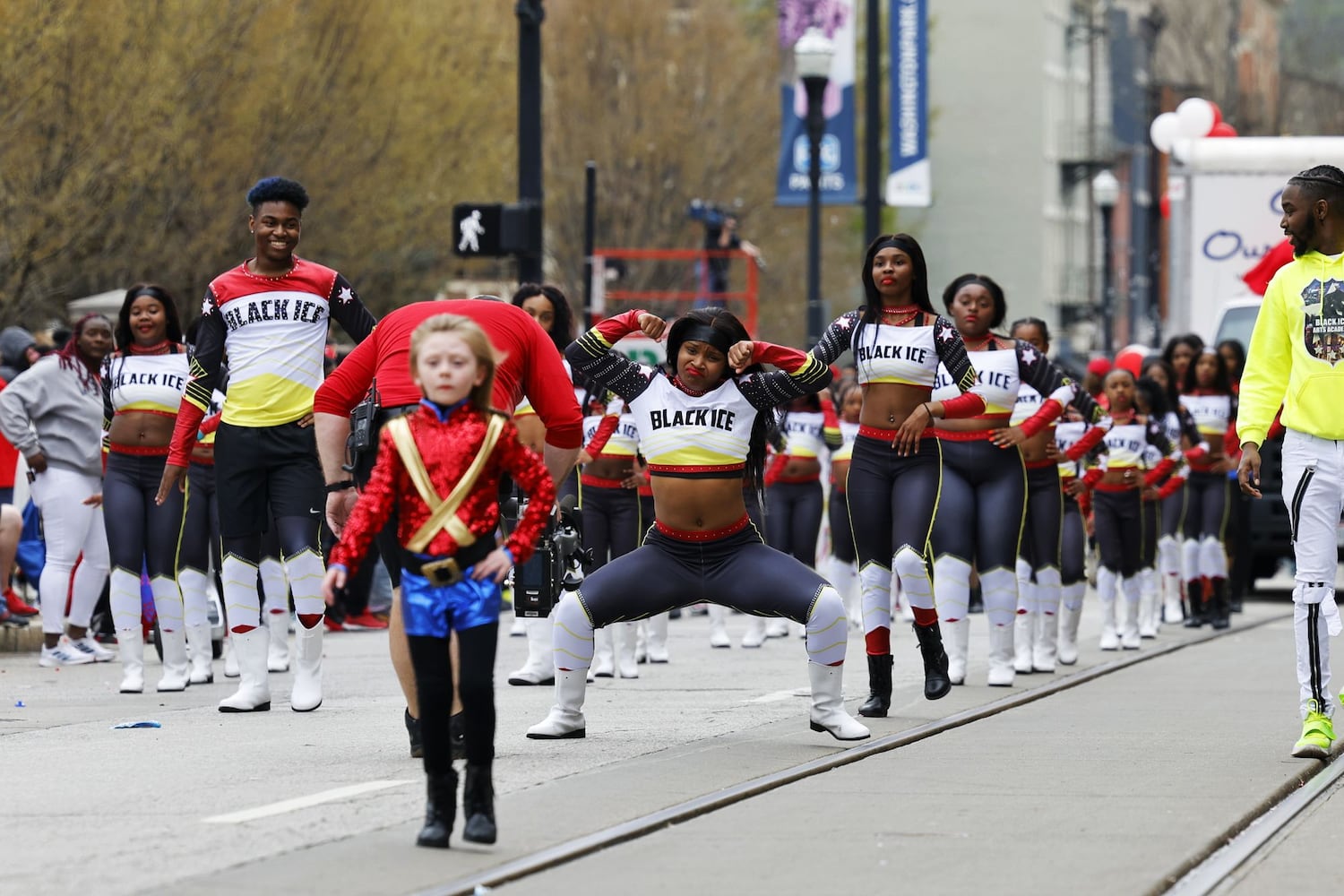 041222 Reds parade