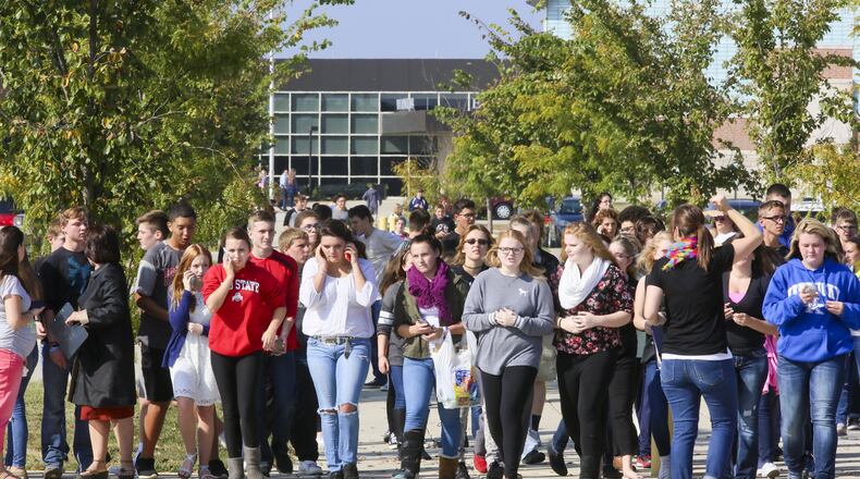 Students were evacuated from Edgewood High School after a threat was received, Wednesday, Oct. 7, 2015. GREG LYNCH / STAFF