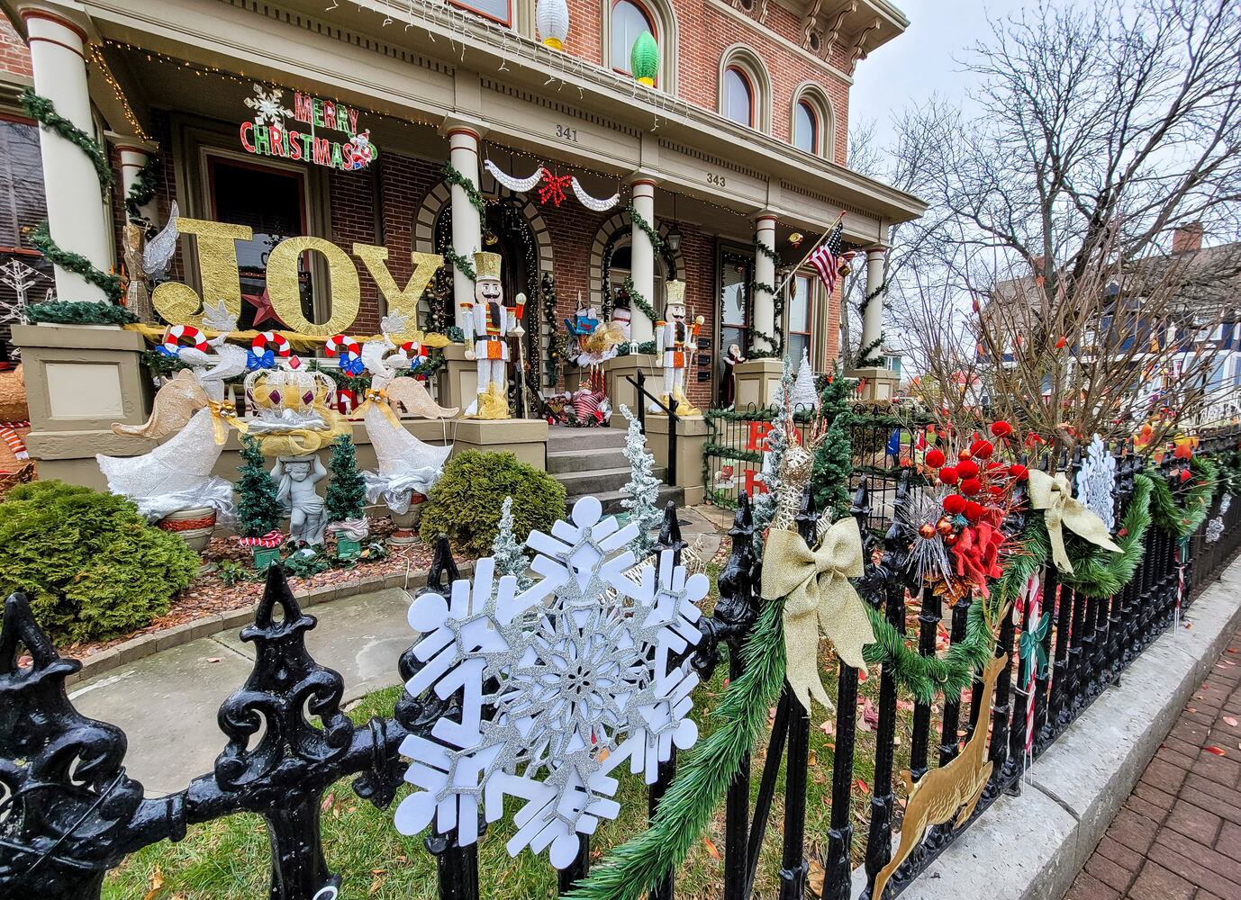 120521 German Village Christmas Walk