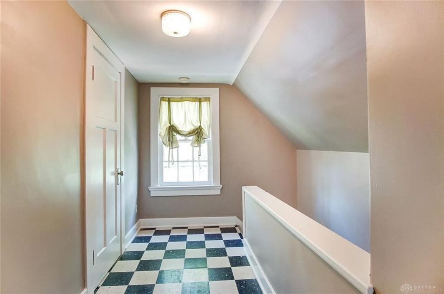 PHOTOS: Luxury Oakwood colonial home on market