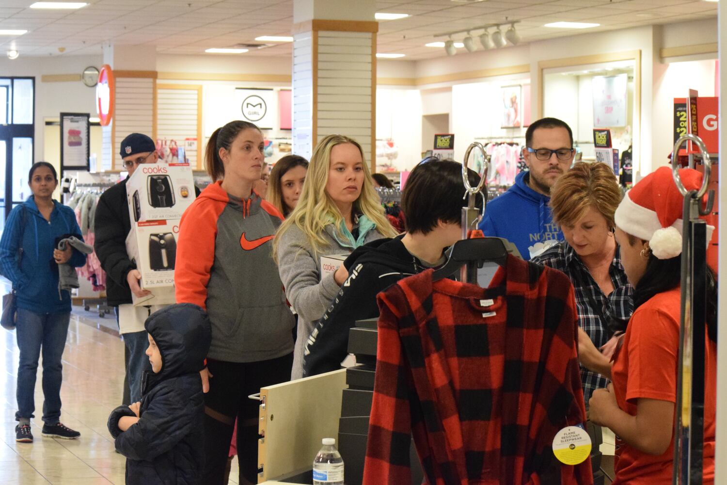 PHOTOS: Nearly 1K shoppers flood JCPenney