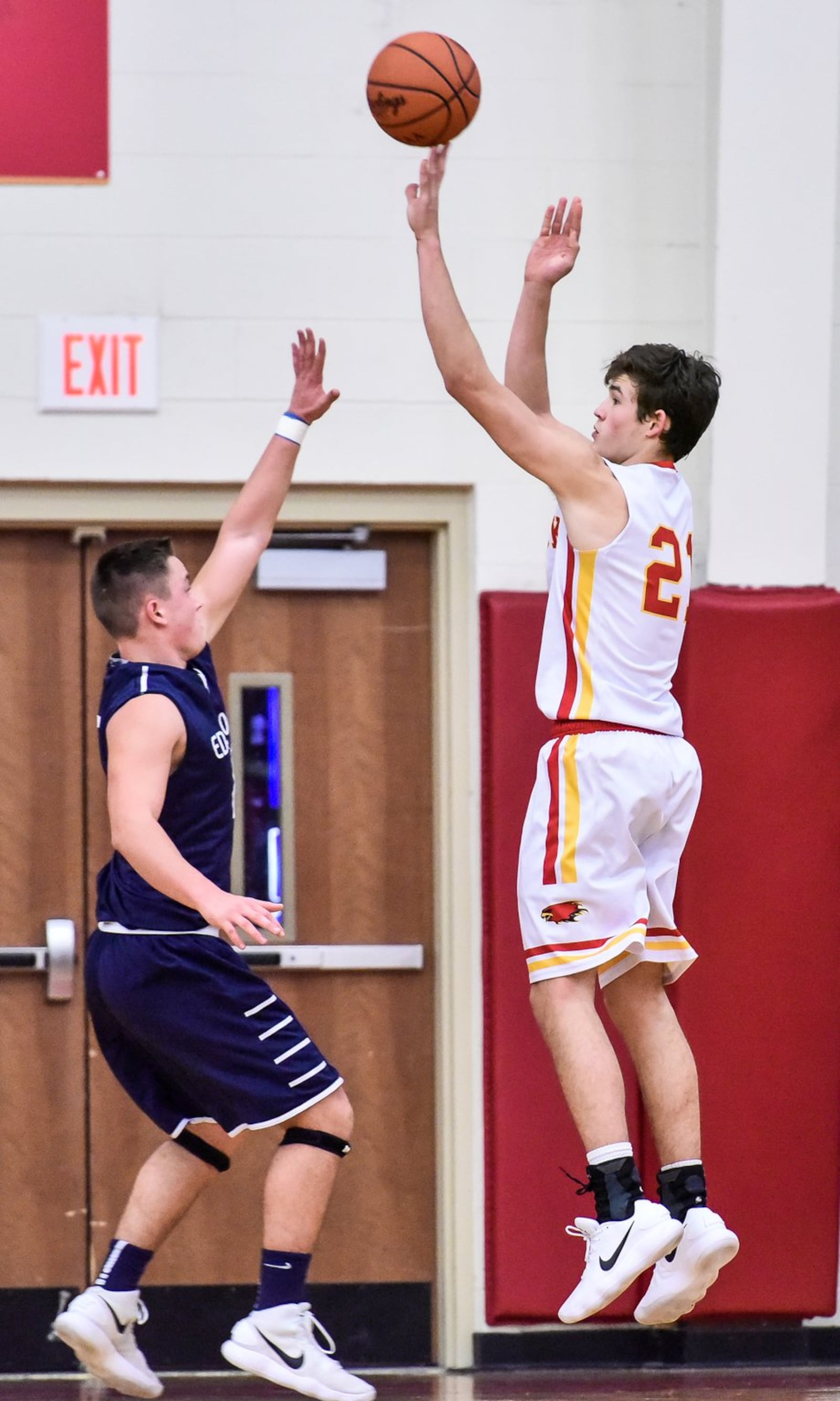 Fenwick’s Jonathan Hoerlein (21) launches a shot over Edgewood’s Trent Allen during Tuesday night’s game in Middletown. NICK GRAHAM/STAFF