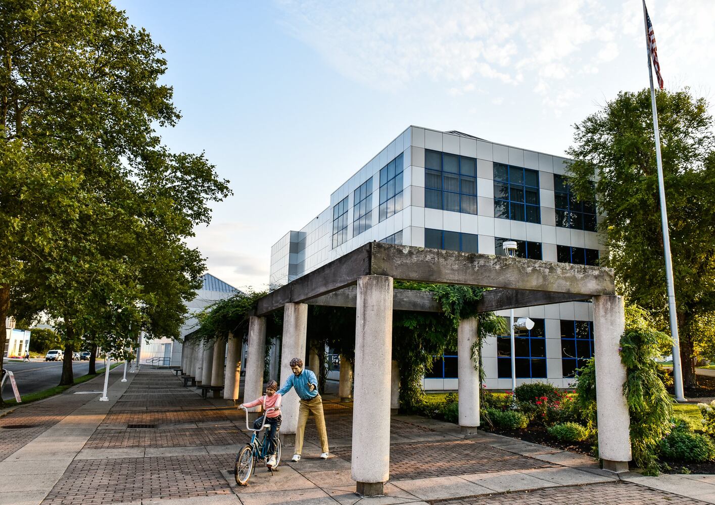 Fitton Center celebrates season launch with island themed party