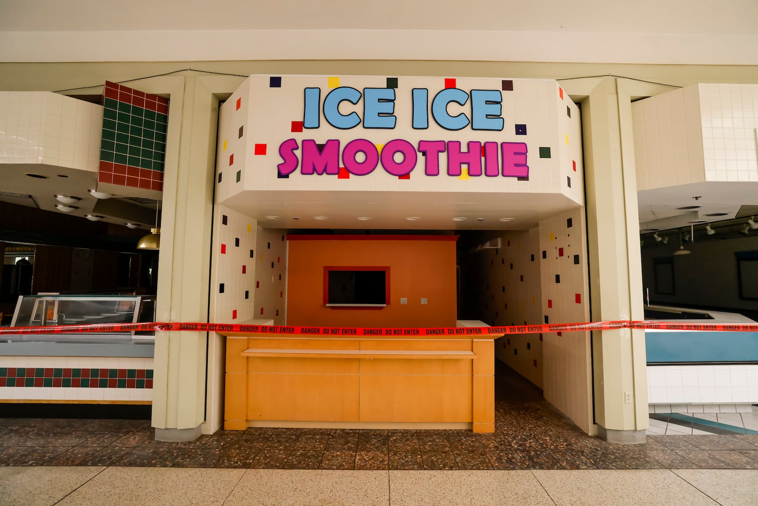 041125 Towne Mall Auction