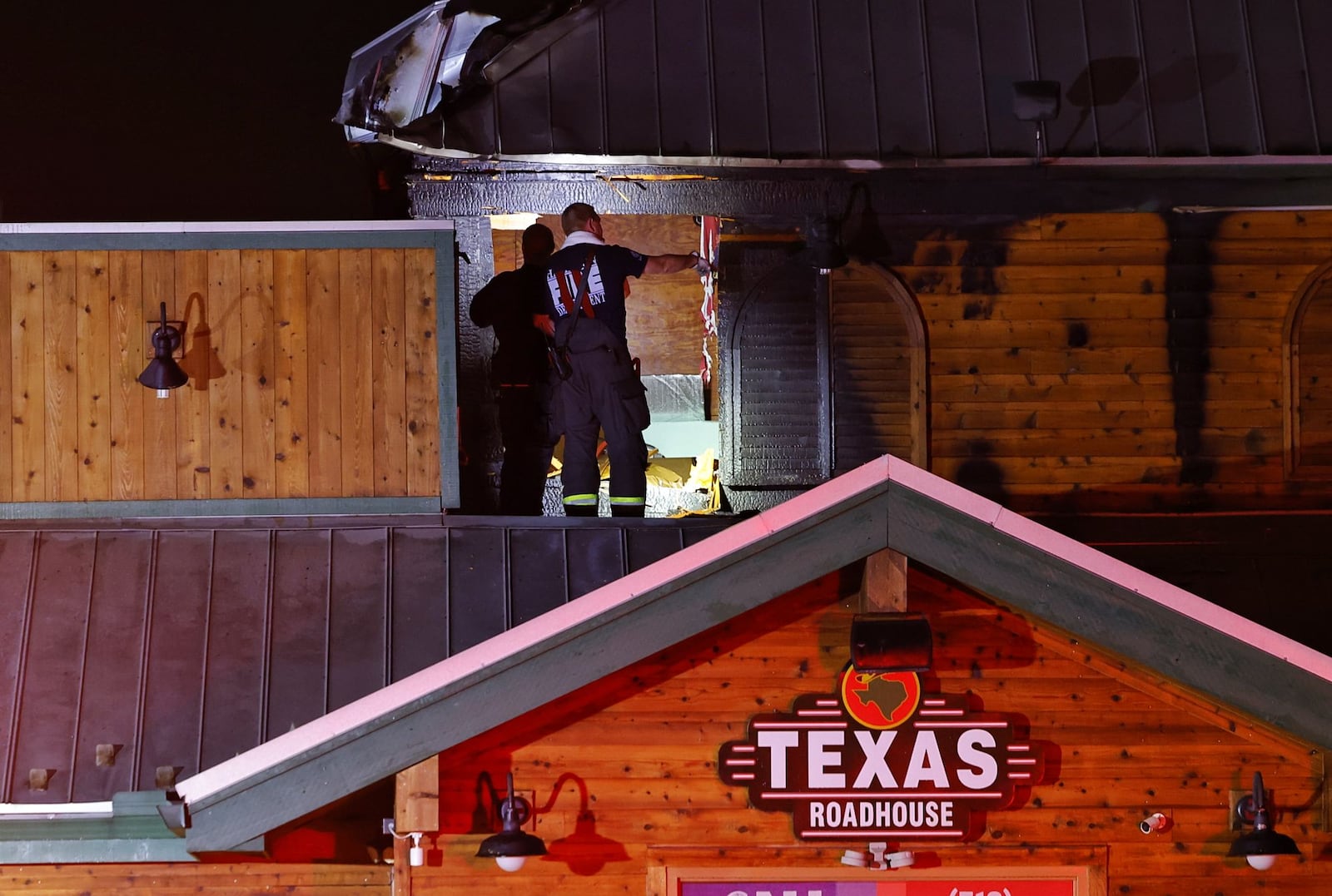 Fire crews respond to reported fire at the Hamilton Texas Roadhouse on Thursday, May 1, 2025. NICK GRAHAM, STAFF