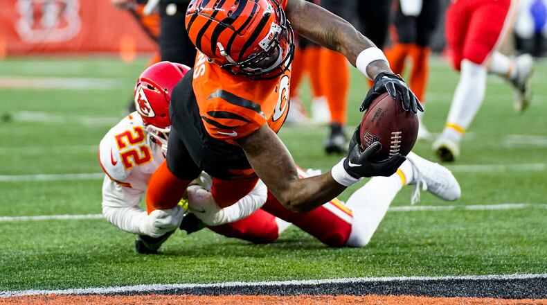 Cincinnati Bengals wide receiver Tee Higgins (85) reaches in for a touchdown as he's tackled by Kansas City Chiefs safety Juan Thornhill (22) in the first half of an NFL football game in Cincinnati, Sunday, Dec. 4, 2022. (AP Photo/Joshua Bickel)
