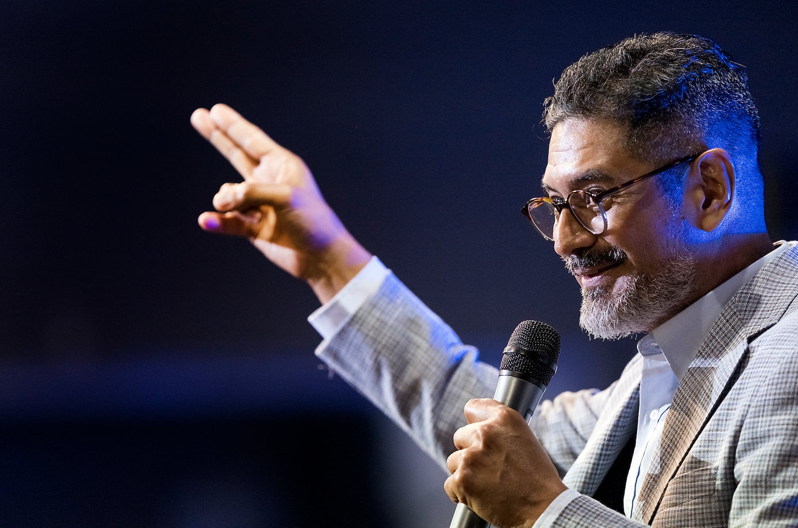 José Luis Orozco, a pastor from Nicaragua, ministers to members of the Oasis Church, in Taylor, Texas, June 15, 2025. (AP Photo/Rodolfo Gonzalez)