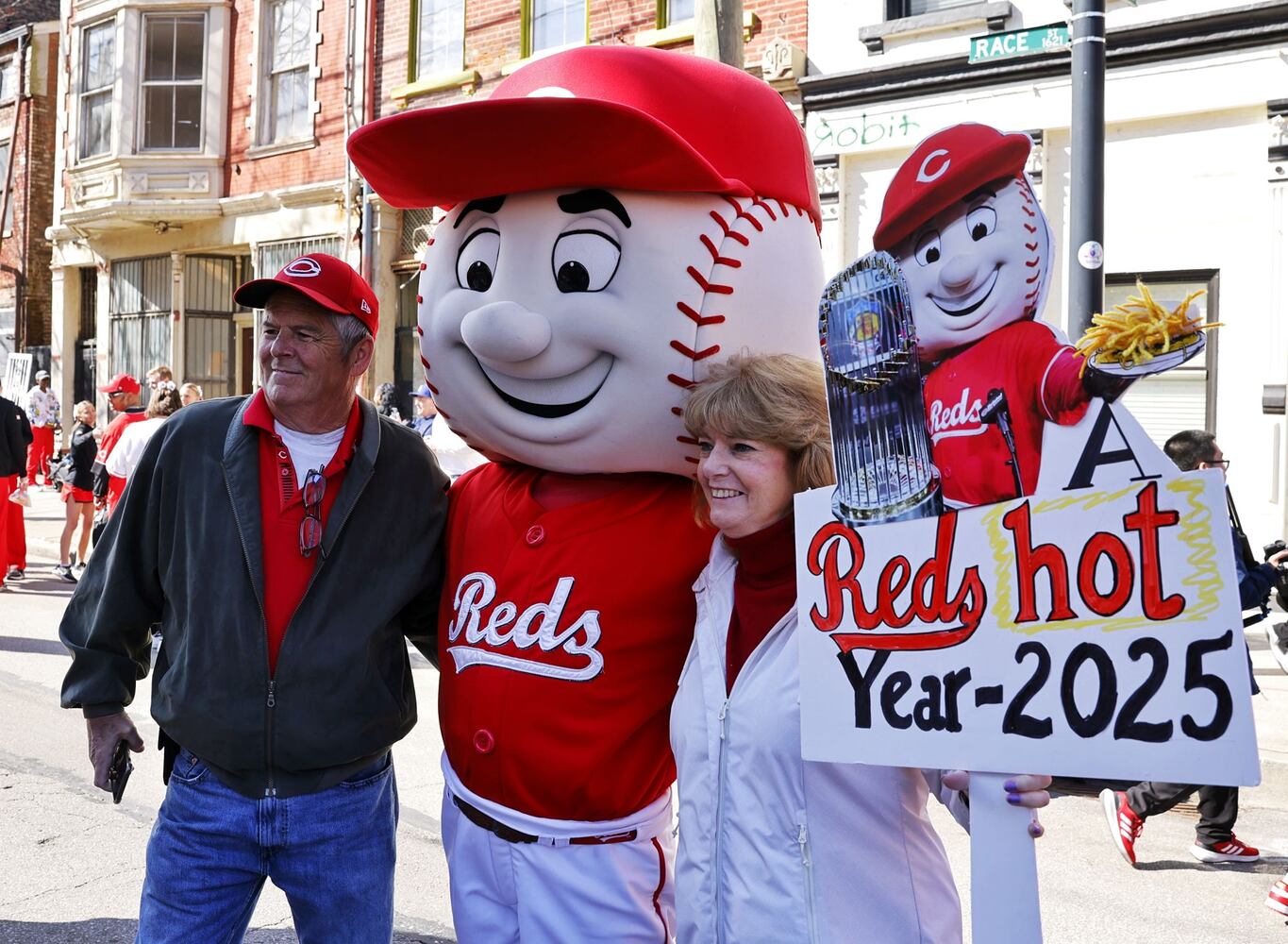 032725 reds parade